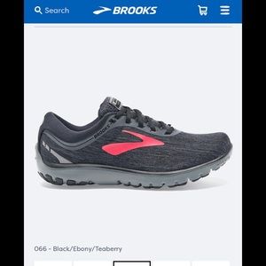 Brooks Black Pureflow 7 Shoes- Sz 9.    EUC!